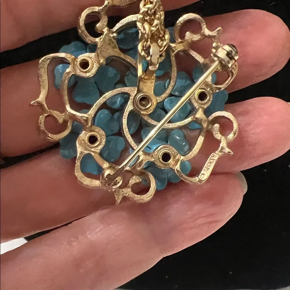 Vintage Avon blue flower pendant or broach on a gold colored chain EVC